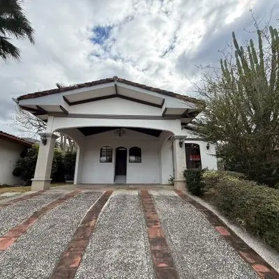Venta de casa en condomino en Piedades de Santa Ana - Foto 3 de 53
