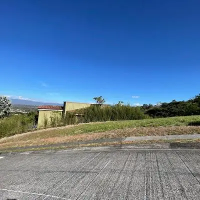 Venta de lote en condominio de lujo en Ciudad Colón  - Foto 6 de 17