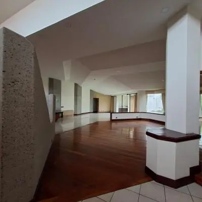 Venta de Casa Independiente en Trejos Montealegre Escazú - Vista principal