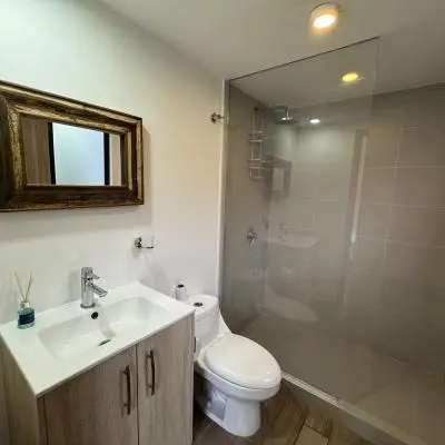 Se alquila apartamento amueblado en Piedades, Santa Ana. - Foto 19 de 23